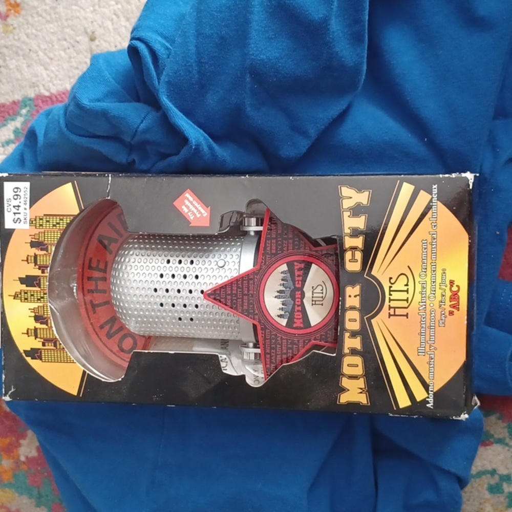 Motor City hits illuminated Musical ornament